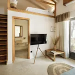 Ergon House Курортный комплекс 5*