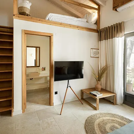 Ergon House Resort *